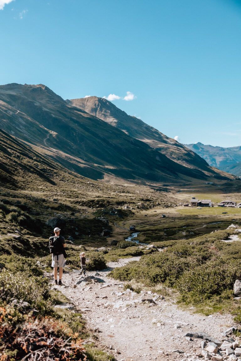 5 Berghütten in Graubünden, die deine Familie diesen Sommer entdecken sollte
